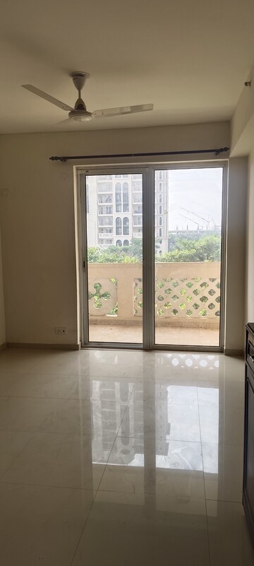 Room in 3.5 BHK Apartment at DLF New Town Heights III, Sector 91 – for Rent