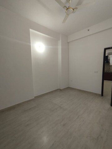 Room in 3 BHK Apartment at Griha Pravesh, Sector 77 – for Sale