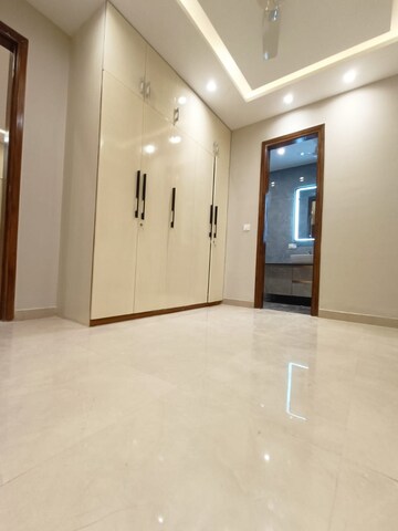 Living Room in 3 BHK Apartment at Sector 47 – for Rent