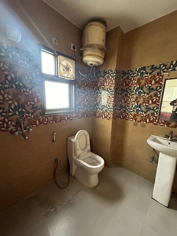 Living Room in 1 RK Builder Floor at Ansal Sushant Lok I, Sector 43 – for Rent