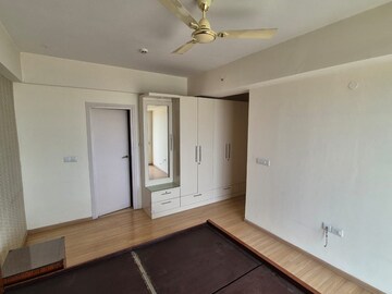 Room in 3 BHK Apartment at DLF Regal Gardens, Sector 90 – for Rent