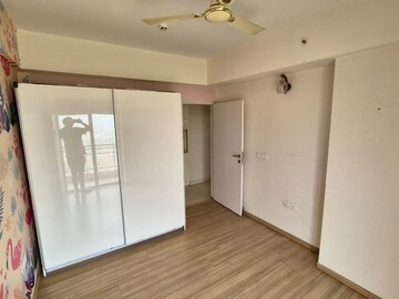 Room in 3 BHK Apartment at DLF Regal Gardens, Sector 90 – for Rent