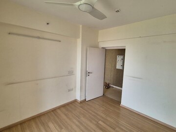 Room in 3 BHK Apartment at DLF Regal Gardens, Sector 90 – for Rent
