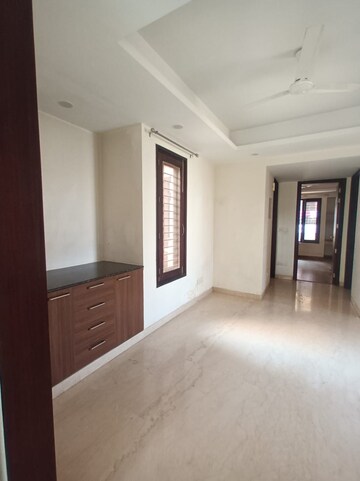 Room in 3 BHK Apartment at Ansal API Esencia, Sector 67 – for Rent
