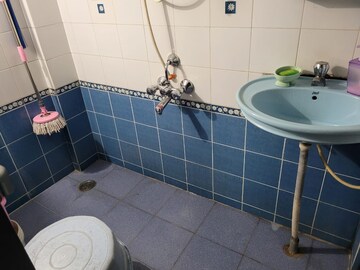 Bathroom in 4 BHK Apartment at Rohan 10 Kasturkunj, Ashok Nagar – for Rent
