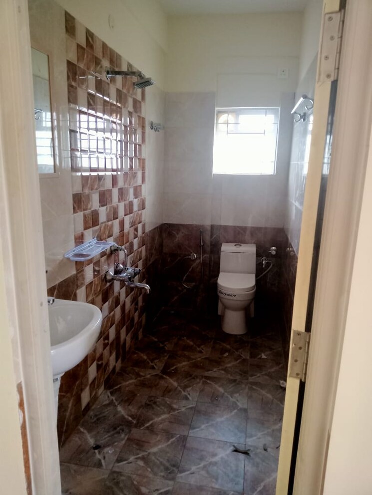 Bathroom, whitefield 1 Bedroom 600 Sq.Ft. Apartment In Whitefield Bangalore 8028005