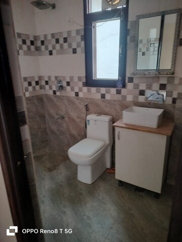 Master Bedroom in 3 BHK Apartment at DLF Exclusive Floors, Sector 53 – for Rent