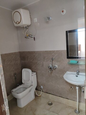 Bathroom in 1 BHK Builder Floor at Super Mart 1, Sector 27 – for Rent