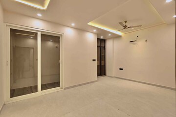 Room in 3 BHK Builder Floor at Nirman Nagar – for Sale