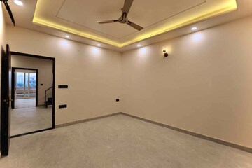 Room in 3 BHK Builder Floor at Nirman Nagar – for Sale