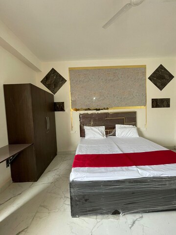 Team Area in 3 BHK Apartment at Huda Sarswati Vihar, Sector 28 – for Rent
