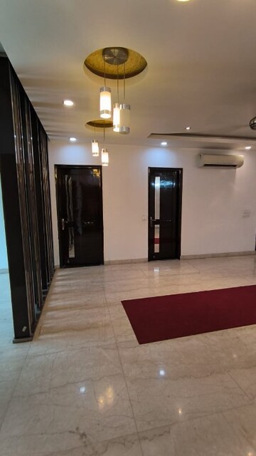 Room in 5 BHK Builder Floor at Ansal Plaza Sector-23, Sector 23 – for Rent