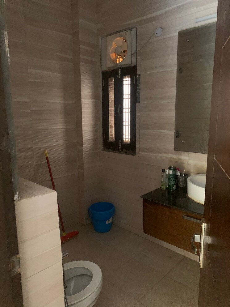 Bathroom, ansal-sushant-lok-i 3 Bedroom 215 Sq.Yd. Builder Floor In Sector 43 Gurgaon 8028182