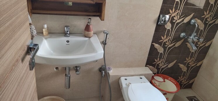 Bathroom, ashirwad-chs-dadar 2 Bedroom 725 Sq.Ft. Apartment In Dadar West Mumbai 8028199