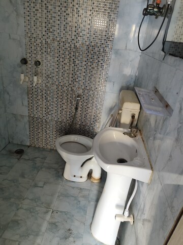 Master Bedroom in 1 RK Apartment at Arun Vihar Sector 37, Sector 37 – for Rent