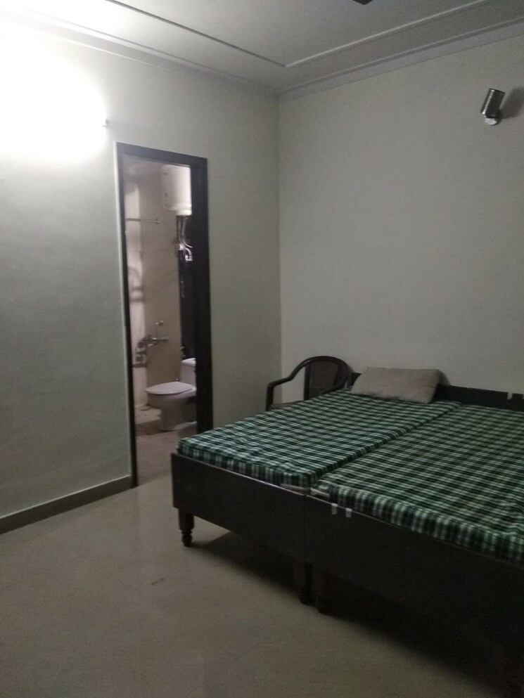 Bedroom, old-dlf-colony 4 Bedroom 2000 Sq.Ft. Apartment In Sector 14 Gurgaon 8028331