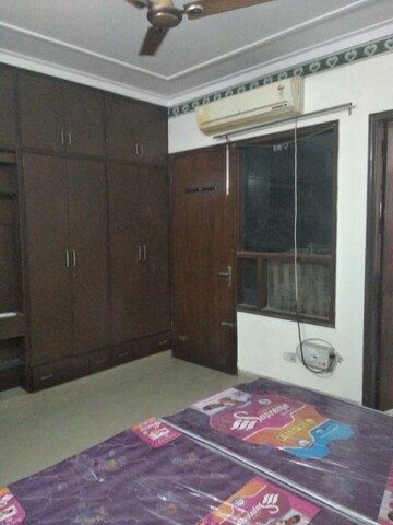 Room in 4 BHK Apartment at Old DLF Colony, Sector 14 – for Rent