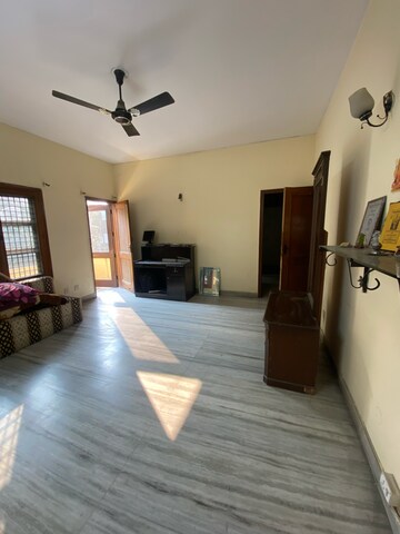 Room in 1 BHK Independent House at Ansal Plaza Sector-23, Carterpuri – for Rent