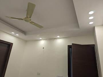 Furnished Amenities in 3 BHK Apartment at Emaar Emerald Estate, Sector 65 – for Rent