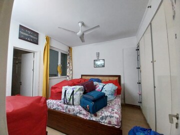 Room in 4 BHK Apartment at DLF Park Place, Sector 54 – for Rent
