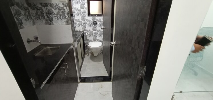 Bathroom, crystal-plaza-andheri-west Commercial Office Space 500 Sq.Ft. In Andheri West Mumbai 8028428