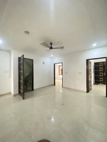 Room in 3 BHK Independent House at Ansal Plaza Sector-23, Sector 23 – for Rent