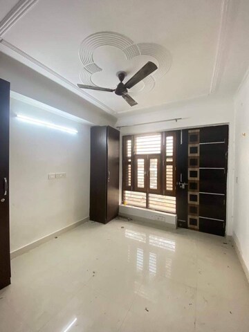 Room in 3 BHK Independent House at Ansal Plaza Sector-23, Sector 23 – for Rent