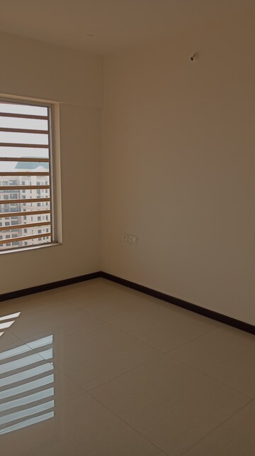 Room in 3 BHK Apartment at Soham Tropical Lagoon, Ghodbunder Road – for Sale