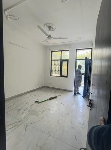 Room in 3 BHK Independent House at Ansal Plaza Sector-23, Sector 23 – for Rent
