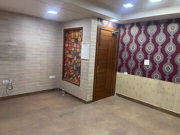 Bedroom in 4 BHK Builder Floor at Sector 21c – for Rent