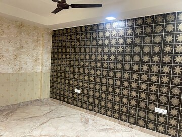 Room in 4 BHK Builder Floor at Sector 21c – for Rent