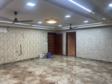 Bedroom in 4 BHK Builder Floor at Sector 21c – for Rent