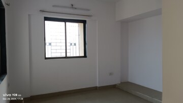 Room in 2 BHK Apartment at Vardhman Gardens, Balkum Pada – for Rent