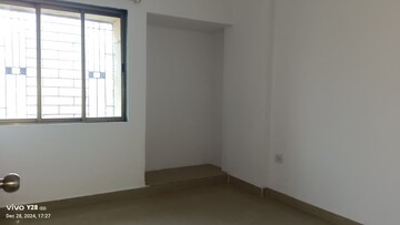 Room in 2 BHK Apartment at Vardhman Gardens, Balkum Pada – for Rent