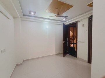 Master Bedroom in 1 BHK Builder Floor at Sector 47 – for Rent