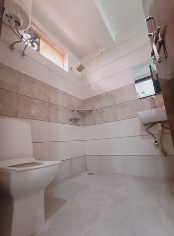 Bathroom in 1 BHK Builder Floor at Sector 47 – for Rent
