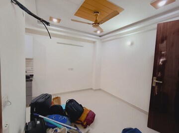 Master Bedroom in 1 BHK Builder Floor at Sector 47 – for Rent