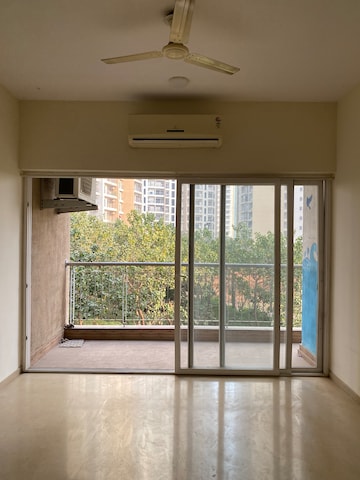 Room in 3 BHK Apartment at Runwal Greens, Mulund West – for Rent