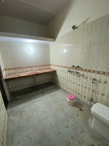 Attached Bathroom in 2 BHK Independent House at Ansal Plaza Sector-23, Carterpuri – for Rent