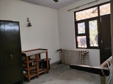 Room in 1.5 BHK Apartment at Ip Extension – for Rent