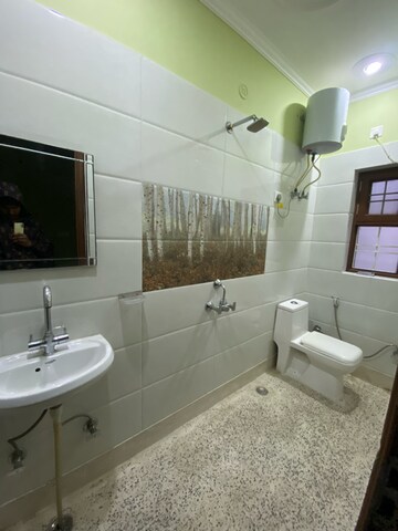 Bathroom in 3 BHK Independent House at Ansal Plaza Gurgaon, Carterpuri – for Rent