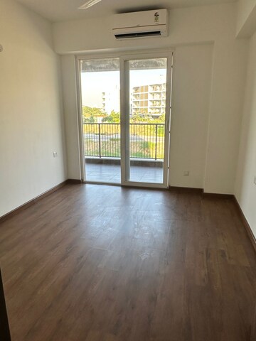 Room in 4 BHK Apartment at DLF Garden City Independent Floors, Sector 92 – for Rent