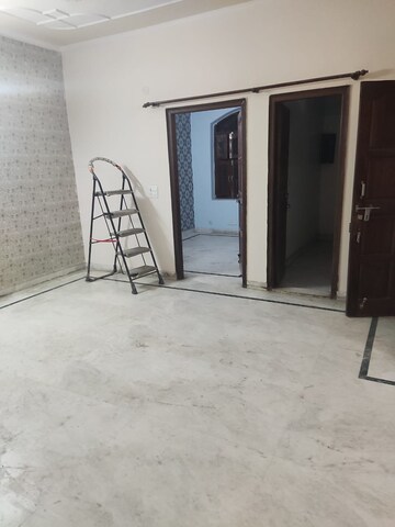 Room in 2 BHK Builder Floor at Sector 47 – for Rent