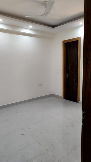 Room in 3 BHK Builder Floor at Mehrauli – for Rent