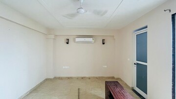 Room in 3 BHK Builder Floor at Ambience Creacions, Sector 22 – for Rent