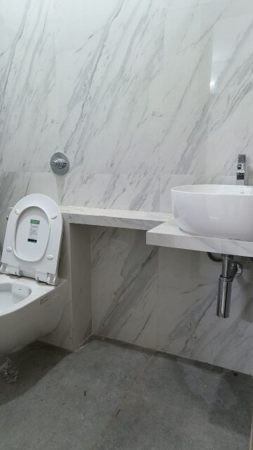 Master Bedroom in 2 BHK Apartment at Diamond Park, Santacruz East – for Rent
