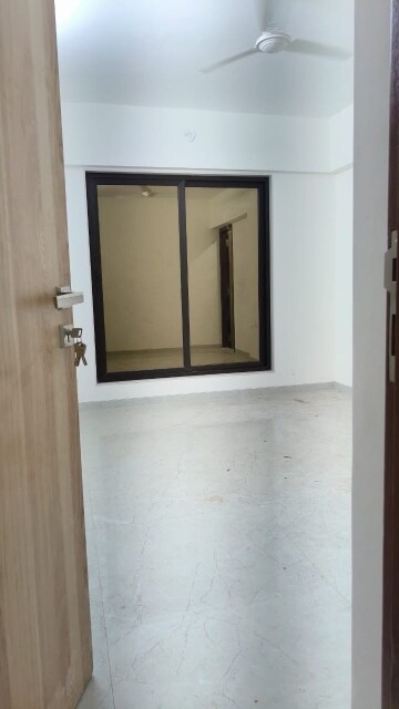 Room in 2 BHK Apartment at Diamond Park, Santacruz East – for Rent