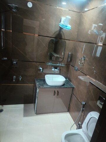 Bathroom in 1 BHK Builder Floor at Sector 47 – for Rent