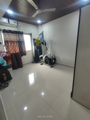 Room in 3 BHK Apartment at Manjri Budruk – for Sale