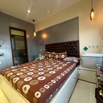 Bedroom in 2 BHK Apartment at Supreme 19, Lokhandwala Complex Andheri – for Rent